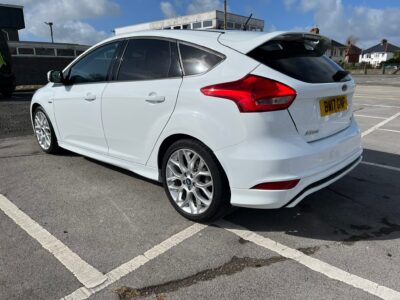 FORD FOCUS ST-LINE ENGINE SIZE 1.0 Litres FUEL PETROL BODY 5 DOOR HATCHBACK TRANSMISSION MANUAL SEATS 5 COLOUR WHITE REG DATE 13/07/2017 35000 Miles BW17 GNP