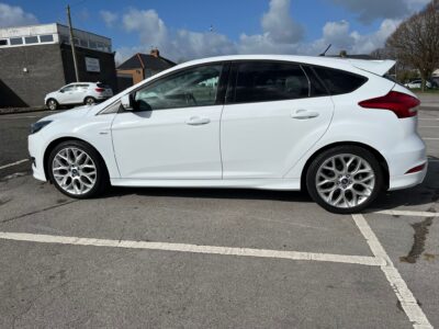 FORD FOCUS ST-LINE ENGINE SIZE 1.0 Litres FUEL PETROL BODY 5 DOOR HATCHBACK TRANSMISSION MANUAL SEATS 5 COLOUR WHITE REG DATE 13/07/2017 35000 Miles BW17 GNP