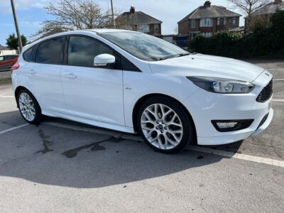 FORD FOCUS ST-LINE ENGINE SIZE 1.0 Litres FUEL PETROL BODY 5 DOOR HATCHBACK TRANSMISSION MANUAL SEATS 5 COLOUR WHITE REG DATE 13/07/2017 35000 Miles BW17 GNP