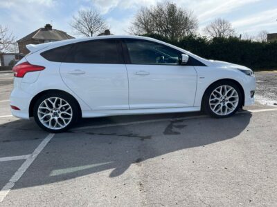 FORD FOCUS ST-LINE ENGINE SIZE 1.0 Litres FUEL PETROL BODY 5 DOOR HATCHBACK TRANSMISSION MANUAL SEATS 5 COLOUR WHITE REG DATE 13/07/2017 35000 Miles BW17 GNP