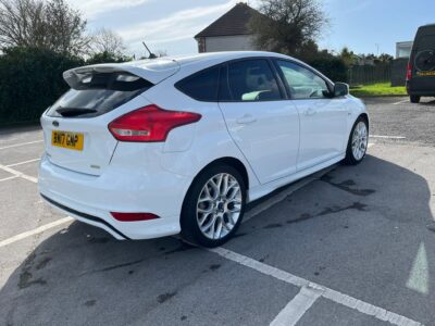 FORD FOCUS ST-LINE ENGINE SIZE 1.0 Litres FUEL PETROL BODY 5 DOOR HATCHBACK TRANSMISSION MANUAL SEATS 5 COLOUR WHITE REG DATE 13/07/2017 35000 Miles BW17 GNP