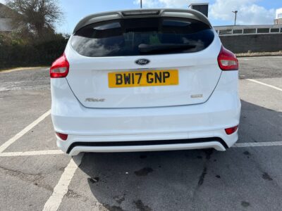 FORD FOCUS ST-LINE ENGINE SIZE 1.0 Litres FUEL PETROL BODY 5 DOOR HATCHBACK TRANSMISSION MANUAL SEATS 5 COLOUR WHITE REG DATE 13/07/2017 35000 Miles BW17 GNP