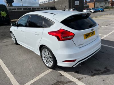 FORD FOCUS ST-LINE ENGINE SIZE 1.0 Litres FUEL PETROL BODY 5 DOOR HATCHBACK TRANSMISSION MANUAL SEATS 5 COLOUR WHITE REG DATE 13/07/2017 35000 Miles BW17 GNP