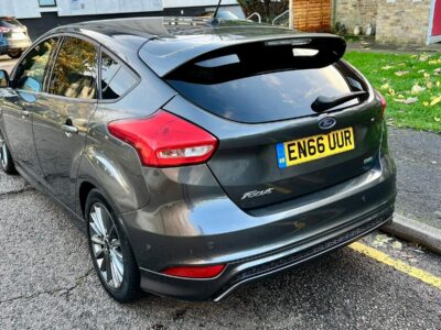 FORD FOCUS ST-LINE EN66 UUR ENGINE SIZE 1.0 Litres FUEL PETROL BODY 5 DOOR HATCHBACK TRANSMISSION MANUAL SEATS 5 COLOUR GREY REG DATE 21/12/2016 72500 Miles EN66UUR