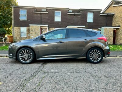 FORD FOCUS ST-LINE EN66 UUR ENGINE SIZE 1.0 Litres FUEL PETROL BODY 5 DOOR HATCHBACK TRANSMISSION MANUAL SEATS 5 COLOUR GREY REG DATE 21/12/2016 72500 Miles EN66UUR