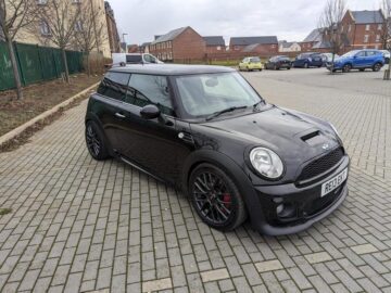 MINI JOHN COOPER WORKS ENGINE SIZE 1.6 Litres FUEL PETROL BODY 3 DOOR HATCHBACK TRANSMISSION MANUAL SEATS 4 COLOUR BLACK REG DATE 28/05/2013 77,000 miles RE13 EKT