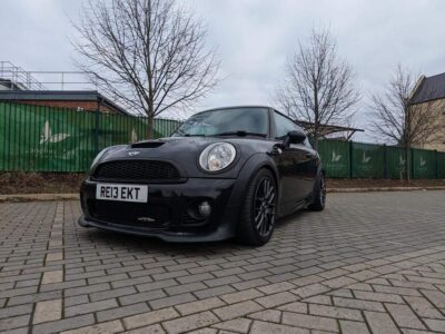 MINI JOHN COOPER WORKS ENGINE SIZE 1.6 Litres FUEL PETROL BODY 3 DOOR HATCHBACK TRANSMISSION MANUAL SEATS 4 COLOUR BLACK REG DATE 28/05/2013 77,000 miles RE13 EKT