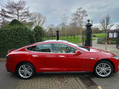 TESLA MODEL S FUEL ELECTRIC BODY 5 DOOR HATCHBACK TRANSMISSION AUTOMATIC SEATS 5 COLOUR RED REG DATE 30/09/2014 105000 miles RK64UYT