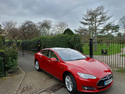 TESLA MODEL S FUEL ELECTRIC BODY 5 DOOR HATCHBACK TRANSMISSION AUTOMATIC SEATS 5 COLOUR RED REG DATE 30/09/2014 105000 miles RK64UYT