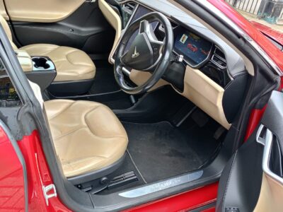 TESLA MODEL S FUEL ELECTRIC BODY 5 DOOR HATCHBACK TRANSMISSION AUTOMATIC SEATS 5 COLOUR RED REG DATE 30/09/2014 105000 miles RK64UYT