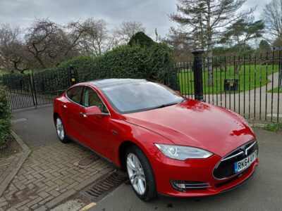 TESLA MODEL S FUEL ELECTRIC BODY 5 DOOR HATCHBACK TRANSMISSION AUTOMATIC SEATS 5 COLOUR RED REG DATE 30/09/2014 105000 miles RK64UYT