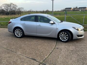 VAUXHALL MODEL INSIGNIA ELITE CDTI ECOFLEX SS ENGINE CC1 598 cc ENGINE SIZE 1.6 Litres FUEL DIESEL BODY 5 DOOR HATCHBACK TRANSMISSION MANUAL SEATS 5 COLOUR SILVER REG DATE 07/10/2015 76,000 miles SG65 ZVR