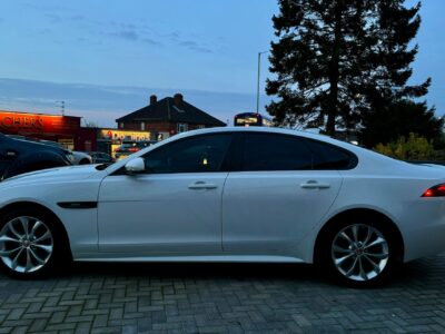 JAGUAR XF R-SPORT D AUTO ENGINE SIZE 2.0 Litres FUEL DIESEL BODY 4 DOOR SALOON TRANSMISSION AUTOMATIC SEATS 5 COLOUR WHITE REG DATE 17/02/2017 71548 Miles HG66VNJ