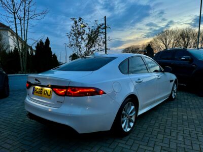 JAGUAR XF R-SPORT D AUTO ENGINE SIZE 2.0 Litres FUEL DIESEL BODY 4 DOOR SALOON TRANSMISSION AUTOMATIC SEATS 5 COLOUR WHITE REG DATE 17/02/2017 71548 Miles HG66VNJ