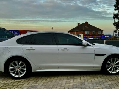 JAGUAR XF R-SPORT D AUTO ENGINE SIZE 2.0 Litres FUEL DIESEL BODY 4 DOOR SALOON TRANSMISSION AUTOMATIC SEATS 5 COLOUR WHITE REG DATE 17/02/2017 71548 Miles HG66VNJ