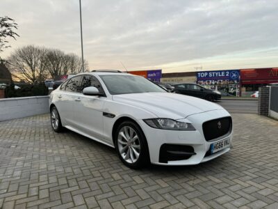 JAGUAR XF R-SPORT D AUTO ENGINE SIZE 2.0 Litres FUEL DIESEL BODY 4 DOOR SALOON TRANSMISSION AUTOMATIC SEATS 5 COLOUR WHITE REG DATE 17/02/2017 71548 Miles HG66VNJ