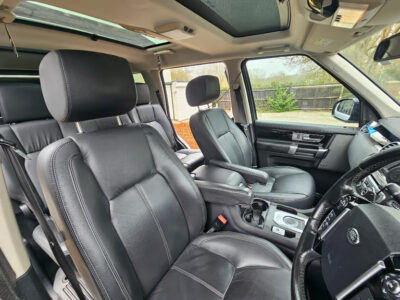 LAND ROVER DISCOVERY LANDMARK SDV6 AUTO ENGINE SIZE 3.0 Litres FUEL DIESEL BODY 5 DOOR ESTATE TRANSMISSION AUTOMATIC SEATS 7 COLOUR SILVER REG DATE 30/09/2016  95080 Miles YC66 UAL