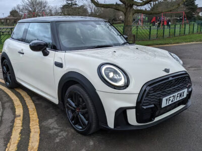 MINI COOPER SPORT AUTO ENGINE SIZE 1.5 Litres FUEL PETROL BODY 3 DOOR HATCHBACK TRANSMISSION AUTOMATIC SEATS 4 COLOUR WHITE REG DATE 31/05/2021 21800 miles YF21FMX