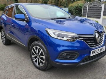 RENAULT KADJAR EQUILIBRE TCE AUTO ENGINE SIZE 1.3 Litres FUEL PETROL BODY 5 DOOR HATCHBACK TRANSMISSION AUTOMATIC SEATS 5 COLOUR BLUE REG DATE 29/07/2022 3,900 miles MM22 XPU