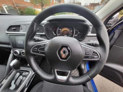 RENAULT KADJAR EQUILIBRE TCE AUTO ENGINE SIZE 1.3 Litres FUEL PETROL BODY 5 DOOR HATCHBACK TRANSMISSION AUTOMATIC SEATS 5 COLOUR BLUE REG DATE 29/07/2022 3,900 miles MM22 XPU