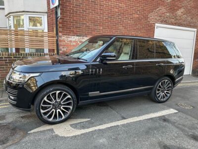 LAND ROVER RANGE ROVER VOGUE SE TDV6 AUTO ENGINE SIZE 3.0 Litres FUEL DIESEL BODY 5 DOOR ESTATE TRANSMISSION AUTOMATIC SEATS 5 COLOUR BLACK REG DATE 29/03/2018 74000 Miles FX18 XLV