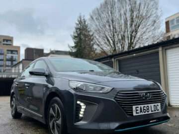 HYUNDAI IONIQ SE HEV S-A ENGINE SIZE 1.6 Litres FUEL PETROL/ELECTRIC BOD Y5 DOOR HATCHBACK TRANSMISSION SEMI AUTO SEATS 5 COLOUR GREY REG DATE 27/09/2018 EA68 LDC