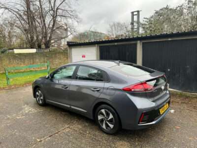 HYUNDAI IONIQ SE HEV S-A ENGINE SIZE 1.6 Litres FUEL PETROL/ELECTRIC BOD Y5 DOOR HATCHBACK TRANSMISSION SEMI AUTO SEATS 5 COLOUR GREY REG DATE 27/09/2018 EA68 LDC