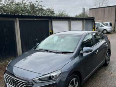 HYUNDAI IONIQ SE HEV S-A ENGINE SIZE 1.6 Litres FUEL PETROL/ELECTRIC BOD Y5 DOOR HATCHBACK TRANSMISSION SEMI AUTO SEATS 5 COLOUR GREY REG DATE 27/09/2018 EA68 LDC