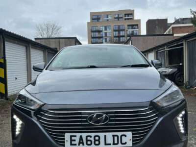 HYUNDAI IONIQ SE HEV S-A ENGINE SIZE 1.6 Litres FUEL PETROL/ELECTRIC BOD Y5 DOOR HATCHBACK TRANSMISSION SEMI AUTO SEATS 5 COLOUR GREY REG DATE 27/09/2018 EA68 LDC