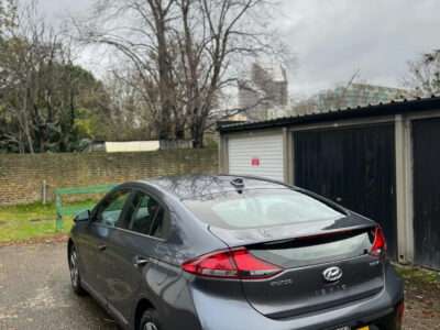 HYUNDAI IONIQ SE HEV S-A ENGINE SIZE 1.6 Litres FUEL PETROL/ELECTRIC BOD Y5 DOOR HATCHBACK TRANSMISSION SEMI AUTO SEATS 5 COLOUR GREY REG DATE 27/09/2018 EA68 LDC