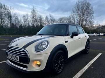 MINI COOPER AUTO ENGINE CC 1499 cc ENGINE SIZE 1.5 Litres FUEL PETROL BODY 5 DOOR HATCHBACK TRANSMISSION AUTOMATIC SEATS 5 COLOUR WHITE REG DATE 01/09/2015 65000 Miles HY65 GSO