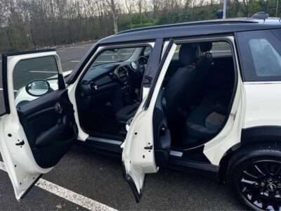 MINI COOPER AUTO ENGINE CC 1499 cc ENGINE SIZE 1.5 Litres FUEL PETROL BODY 5 DOOR HATCHBACK TRANSMISSION AUTOMATIC SEATS 5 COLOUR WHITE REG DATE 01/09/2015 65000 Miles HY65 GSO