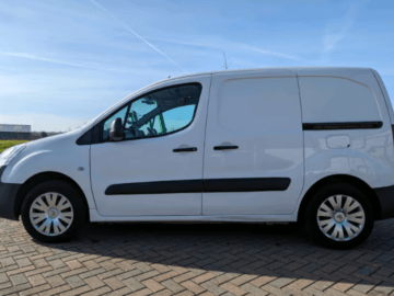 CITROEN BERLINGO 625 ENTERPRISE HDI ENGINE SIZE 1.6 Litres FUEL DIESEL BODY PANEL VAN TRANSMISSION MANUAL SEATS 3 COLOUR WHITE REG DATE 31/05/2015 19200 Miles LC15 USV