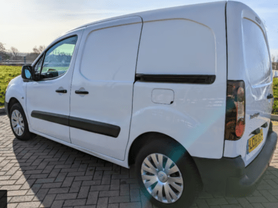 CITROEN BERLINGO 625 ENTERPRISE HDI ENGINE SIZE 1.6 Litres FUEL DIESEL BODY PANEL VAN TRANSMISSION MANUAL SEATS 3 COLOUR WHITE REG DATE 31/05/2015 19200 Miles LC15 USV