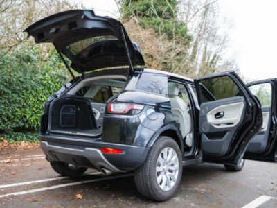 LAND ROVER RANGE ROVER EVOQUE SE TECH TD4 ENGINE SIZE 2.0 Litres FUEL DIESEL BODY 5 DOOR ESTATE TRANSMISSION MANUAL SEATS 5 COLOUR BLACK REG DATE 09/03/2016 65000 Miles LR16 FCY