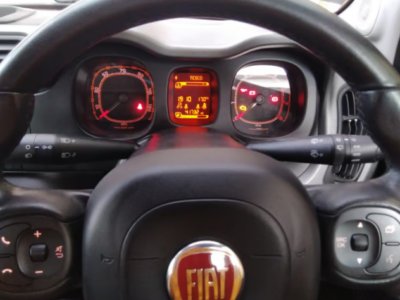 FIAT PANDA LOUNGE ENGINE SIZE 1.2 Litres FUEL PETROL BODY 5 DOOR HATCHBACK TRANSMISSION MANUAL SEATS 5 COLOUR RED REG DATE 31/07/2018 41700 Miles AA04 BET