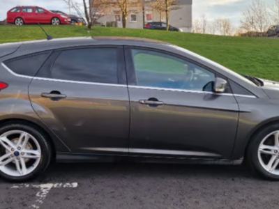 FORD FOCUS ZETEC EDITION ENGINE SIZE 1.0 Litres FUEL PETROL BODY 5 DOOR HATCHBACK TRANSMISSION MANUAL SEATS 5 COLOUR GREY REG DATE 30/06/2017  31000 Miles DP17 FXE