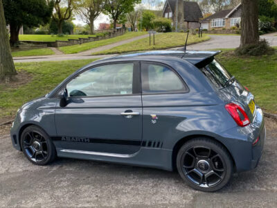 ABARTH 595 Engine Size 1.4 Litres Fuel PETROL Body 3 DOOR HATCHBACK Transmission MANUAL Seats 4 Colour GREY Reg Date 24/03/2017 Reg FJ17YTP