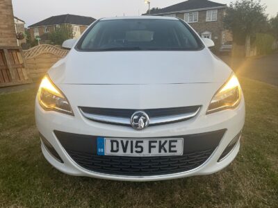 VAUXHALL MODEL ASTRA SRI  ENGINE SIZE 1.4 Litres FUEL PETROL BODY 5 DOOR HATCHBACK TRANSMISSION MANUAL SEATS 5 COLOUR WHITE REG DATE 31/03/2015 Mileage: 37400