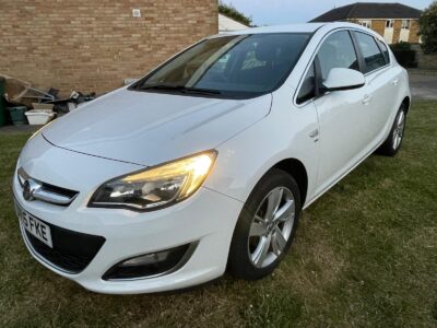 VAUXHALL MODEL ASTRA SRI  ENGINE SIZE 1.4 Litres FUEL PETROL BODY 5 DOOR HATCHBACK TRANSMISSION MANUAL SEATS 5 COLOUR WHITE REG DATE 31/03/2015 Mileage: 37400