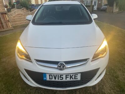 VAUXHALL MODEL ASTRA SRI  ENGINE SIZE 1.4 Litres FUEL PETROL BODY 5 DOOR HATCHBACK TRANSMISSION MANUAL SEATS 5 COLOUR WHITE REG DATE 31/03/2015 Mileage: 37400