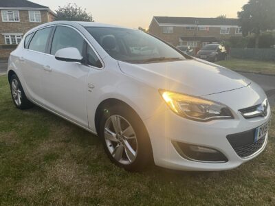 VAUXHALL MODEL ASTRA SRI  ENGINE SIZE 1.4 Litres FUEL PETROL BODY 5 DOOR HATCHBACK TRANSMISSION MANUAL SEATS 5 COLOUR WHITE REG DATE 31/03/2015 Mileage: 37400