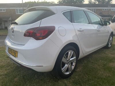 VAUXHALL MODEL ASTRA SRI  ENGINE SIZE 1.4 Litres FUEL PETROL BODY 5 DOOR HATCHBACK TRANSMISSION MANUAL SEATS 5 COLOUR WHITE REG DATE 31/03/2015 Mileage: 37400