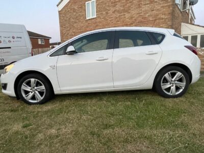 VAUXHALL MODEL ASTRA SRI  ENGINE SIZE 1.4 Litres FUEL PETROL BODY 5 DOOR HATCHBACK TRANSMISSION MANUAL SEATS 5 COLOUR WHITE REG DATE 31/03/2015 Mileage: 37400