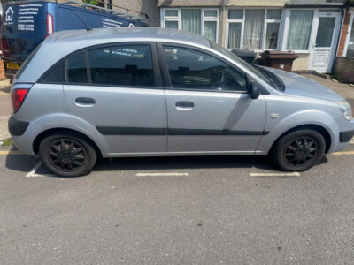 KIA MODEL RIO GS ENGINE SIZE1.4 Litres FUEL PETROL BODY5 DOOR HATCHBACK TRANSMISSION MANUAL SEATS 5 COLOUR SILVER REG DATE 01/03/2007 Mileage: 89000 BF07GYG