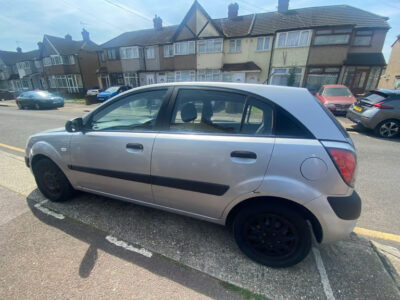 KIA MODEL RIO GS ENGINE SIZE1.4 Litres FUEL PETROL BODY5 DOOR HATCHBACK TRANSMISSION MANUAL SEATS 5 COLOUR SILVER REG DATE 01/03/2007 Mileage: 89000 BF07GYG