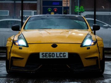 NISSAN MODEL350Z  ENGINE SIZE3.5 Litres FUEL PETROL BODY 3 DOOR COUPE TRANSMISSION MANUAL SEATS 4 COLOUR  Yellow REG DATE 29/09/2005 Mileage: 83000 L17FDN