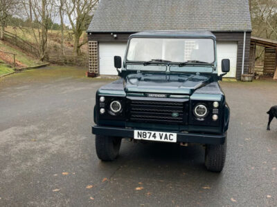 LAND ROVER MODEL 90 DEFENDER TDI ENGINE CC 2495 cc FUEL DIESEL BODYLIGHT 4×4 UTILITY TRANSMISSION N/A SEATS 2 COLOUR GREEN REG DATE 05/01/1996 Mileage: 107935, N874 VAC