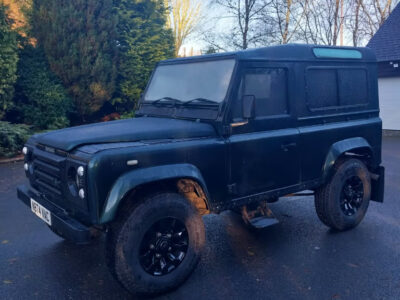 LAND ROVER MODEL 90 DEFENDER TDI ENGINE CC 2495 cc FUEL DIESEL BODYLIGHT 4×4 UTILITY TRANSMISSION N/A SEATS 2 COLOUR GREEN REG DATE 05/01/1996 Mileage: 107935, N874 VAC