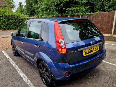 FORD FIESTA FREEDOM Engine Size 1.4 Litres Fuel PETROL Body 5 DOOR HATCHBACK Transmission MANUAL Seats 5 Colour BLUE Reg Date 28/04/2006 Mileage: 97122 Reg MJ06LHV